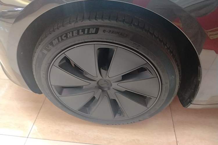 Used Tesla Model 3 2023 Rear-Wheel-Drive Version Left Front Wheel Hub