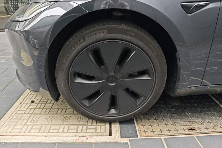 Used Tesla Model 3 2023 Rear-Wheel-Drive Version Left Front Wheel Hub