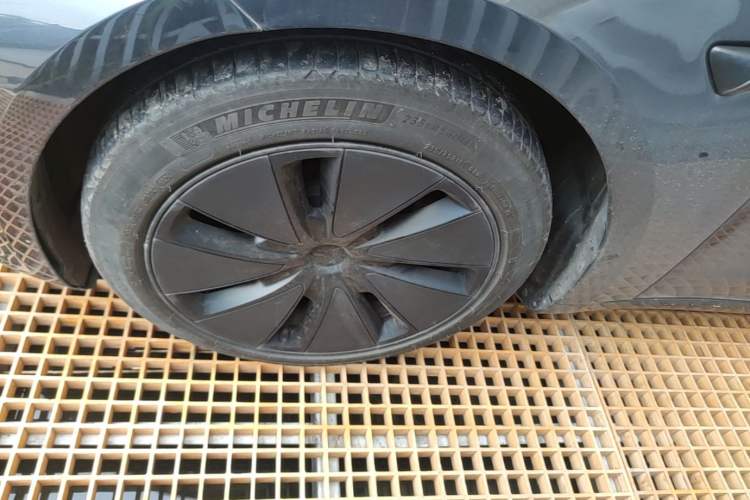 Used Tesla Model 3 2023 Rear-Wheel-Drive Version Left Front Wheel Hub