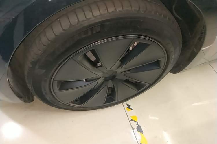Used Tesla Model 3 2023 Rear-Wheel-Drive Version Left Front Wheel Hub