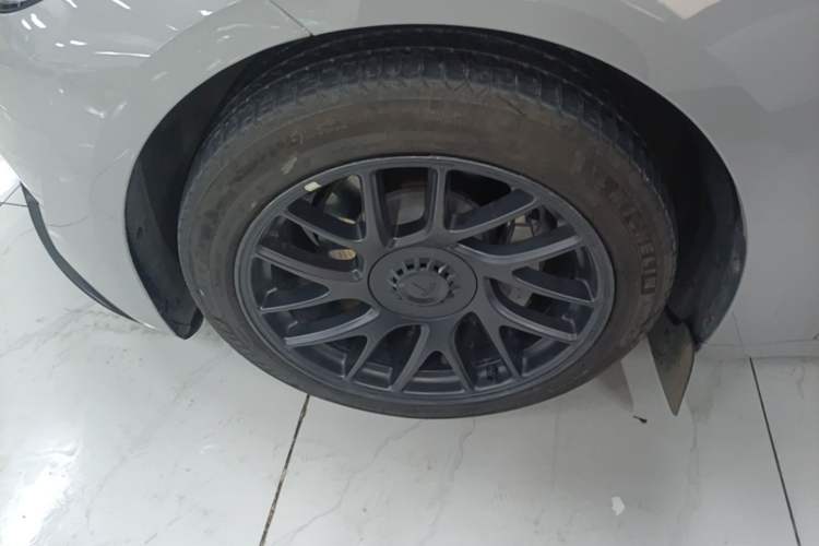 Used Tesla Model 3 2023 Rear-Wheel-Drive Version Left Front Wheel Hub