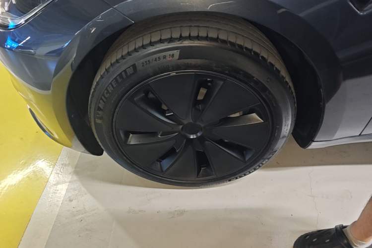 Used Tesla Model 3 2023 Rear-Wheel-Drive Version Left Front Wheel Hub
