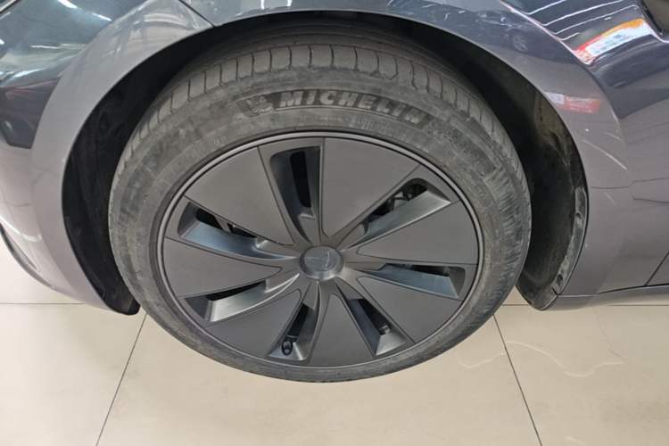 Used Tesla Model 3 2023 Long-Range All-Wheel-Drive Version Left Front Wheel Hub