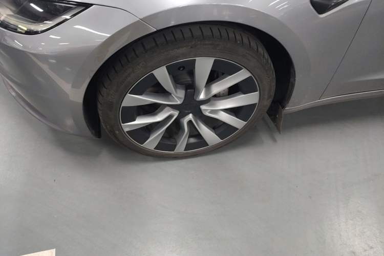 Used Tesla Model 3 2023 Long-Range All-Wheel-Drive Version Left Front Wheel Hub