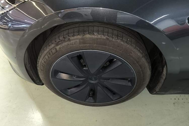 Used Tesla Model 3 2023 Long-Range All-Wheel-Drive Version Left Front Wheel Hub