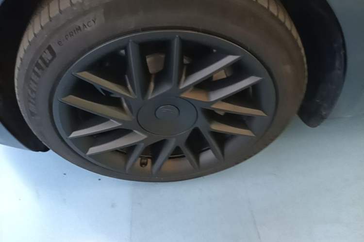 Used Tesla Model 3 2023 Rear-Wheel-Drive Version Left Front Wheel Hub
