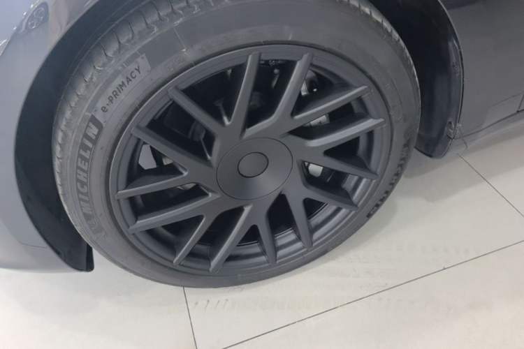 Used Tesla Model 3 2023 Rear-Wheel-Drive Version Left Front Wheel Hub