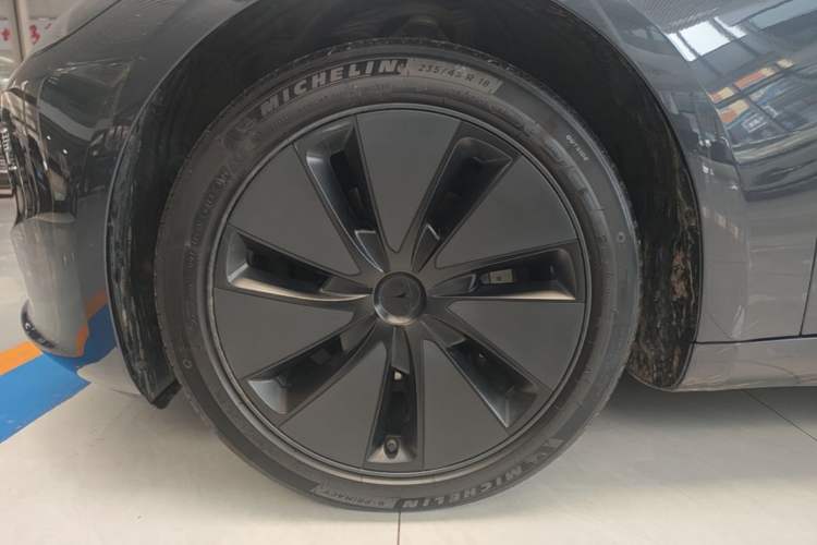 Used Tesla Model 3 2023 Rear-Wheel-Drive Version Left Front Wheel Hub