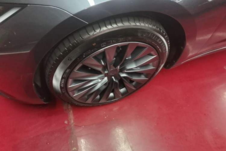 Used Tesla Model 3 2023 Long-Range All-Wheel-Drive Version Left Front Wheel Hub