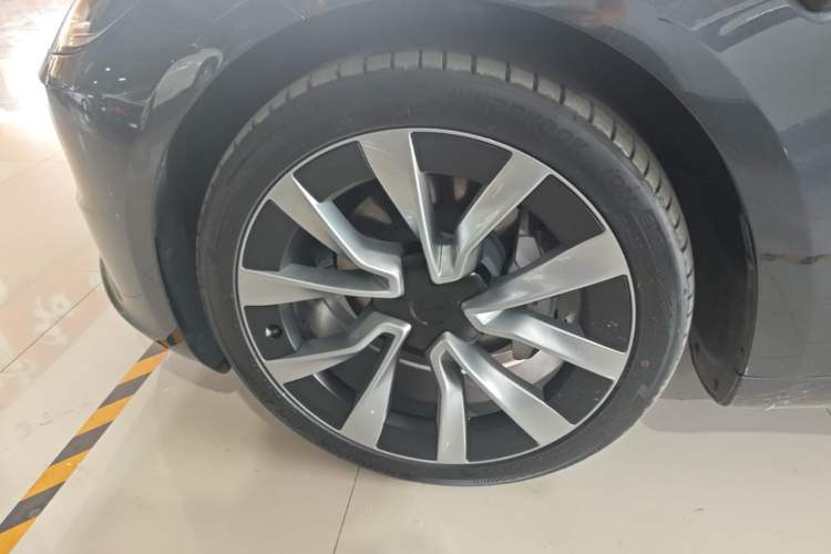 Used Tesla Model 3 2023 Rear-Wheel-Drive Version Left Front Wheel Hub