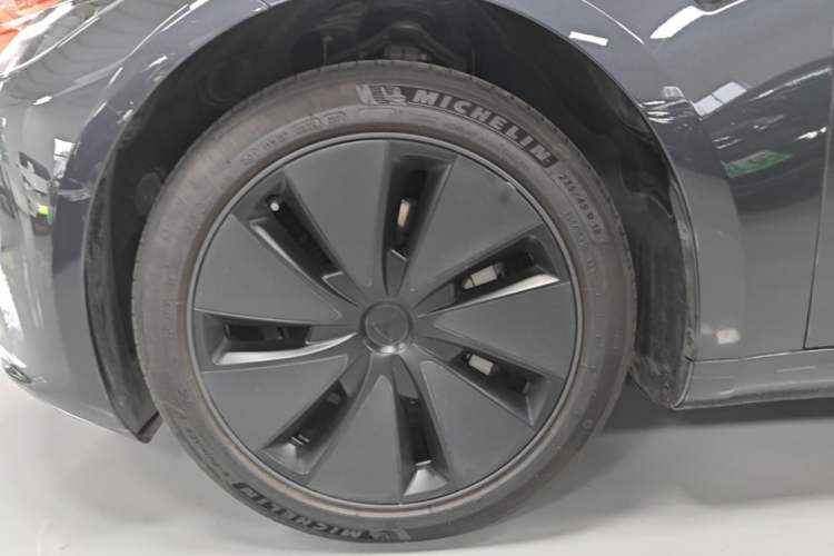 Used Tesla Model 3 2023 Rear-Wheel-Drive Version Left Front Wheel Hub