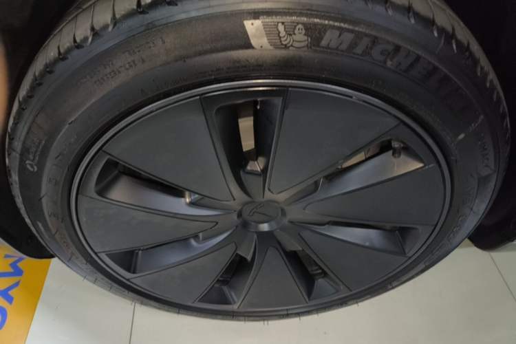 Used Tesla Model 3 2023 Rear-Wheel-Drive Version Left Front Wheel Hub