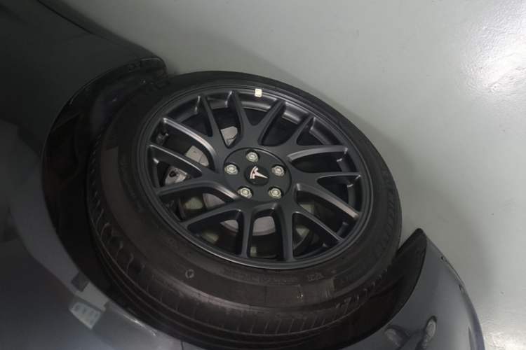 Used Tesla Model 3 2023 Rear-Wheel-Drive Version Left Front Wheel Hub