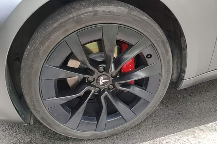 Used Tesla Model 3 2023 Long-Range All-Wheel-Drive Version Left Front Wheel Hub