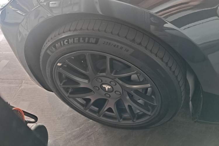 Used Tesla Model 3 2023 Long-Range All-Wheel-Drive Version Left Front Wheel Hub