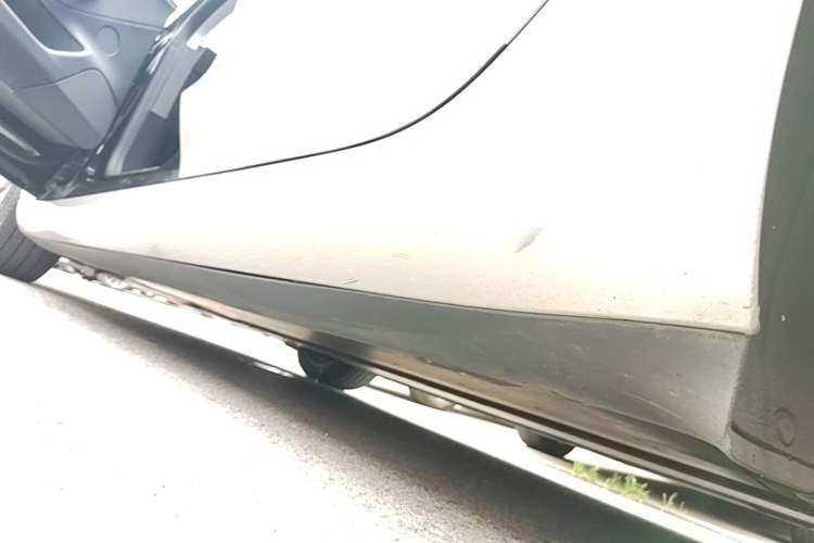 Used Tesla Model 3 2023 Long-Range All-Wheel-Drive Version Left Side Sill