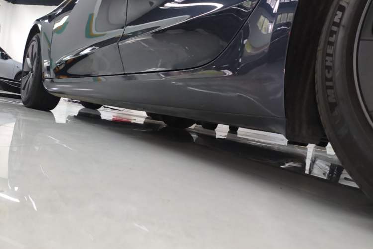 Used Tesla Model 3 2023 Long-Range All-Wheel-Drive Version Left Side Sill