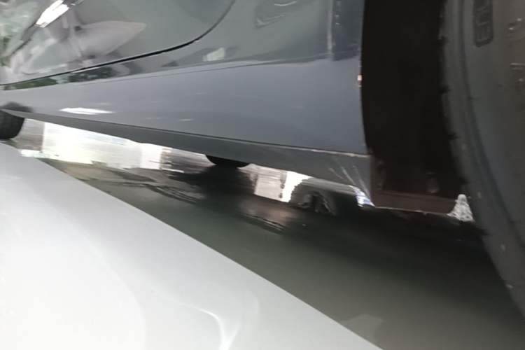 Used Tesla Model 3 2023 Long-Range All-Wheel-Drive Version Left Side Sill
