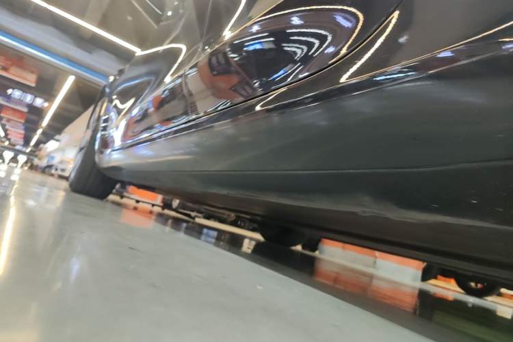 Used Tesla Model 3 2023 Long-Range All-Wheel-Drive Version Left Side Sill