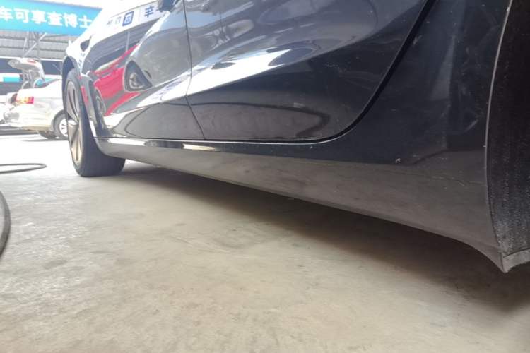 Used Tesla Model 3 2023 Long-Range All-Wheel-Drive Version Left Side Sill