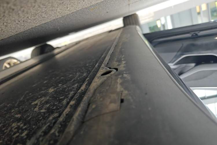 Used Tesla Model 3 2023 Long-Range All-Wheel-Drive Version Left Side Sill