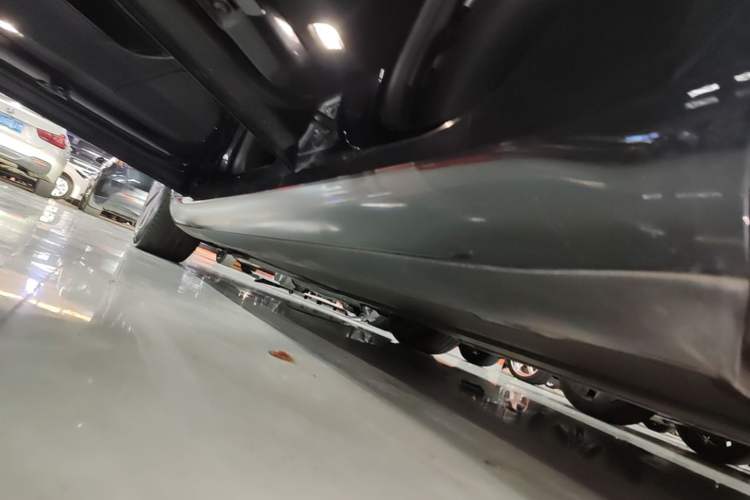 Used Tesla Model 3 2023 Long-Range All-Wheel-Drive Version Left Side Sill