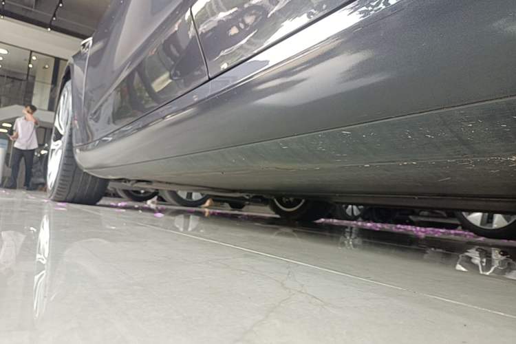 Used Tesla Model 3 2023 Long-Range All-Wheel-Drive Version Left Side Sill