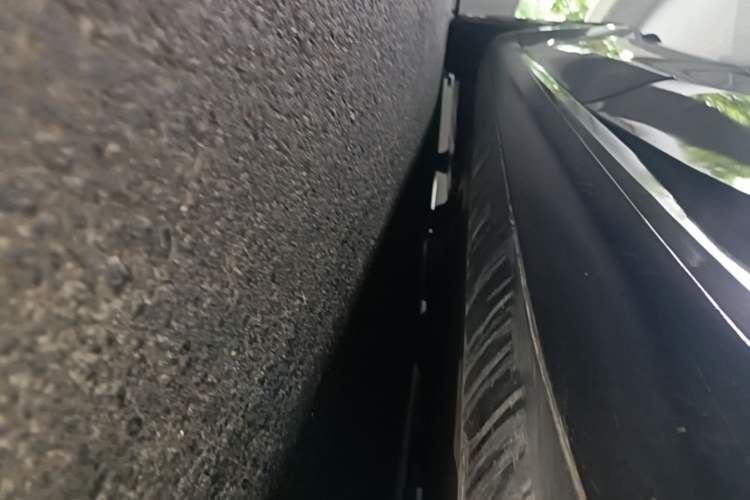 Used Tesla Model 3 2023 Long-Range All-Wheel-Drive Version Left Side Sill