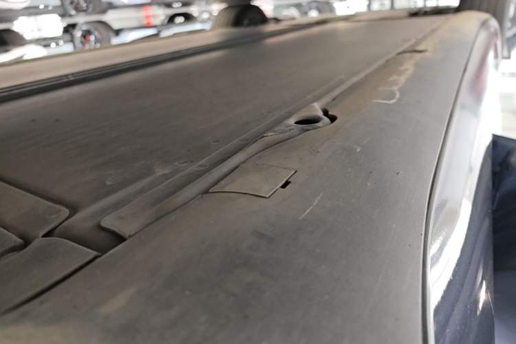 Used Tesla Model 3 2023 Long-Range All-Wheel-Drive Version Left Side Sill