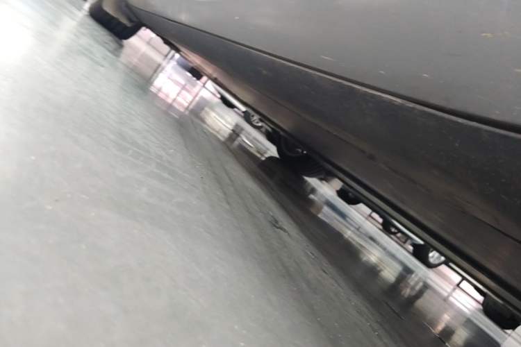 Used Tesla Model 3 2023 Long-Range All-Wheel-Drive Version Left Side Sill