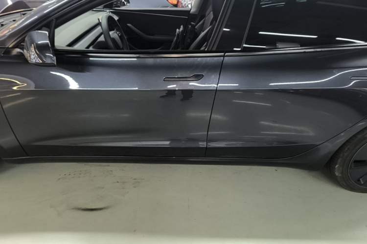 Used Tesla Model 3 2023 Long-Range All-Wheel-Drive Version Left Side Sill