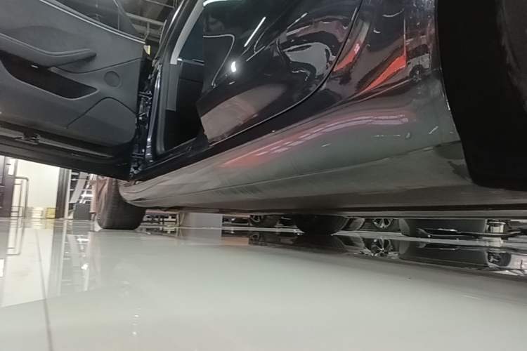 Used Tesla Model 3 2023 Long-Range All-Wheel-Drive Version Left Side Sill