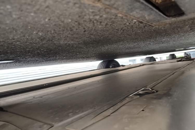 Used Tesla Model 3 2023 Long-Range All-Wheel-Drive Version Left Side Sill