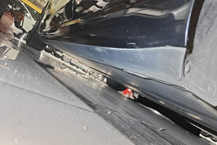 Used Tesla Model 3 2023 Long-Range All-Wheel-Drive Version Left Side Sill
