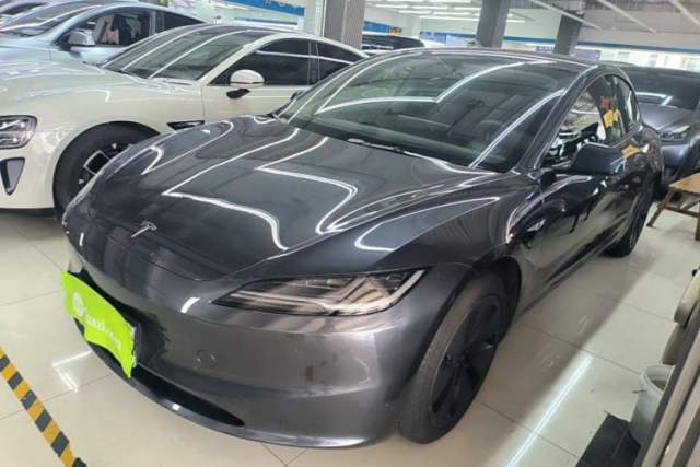 Ojetý Tesla Model 3 2023 Rear-Wheel-Drive Version