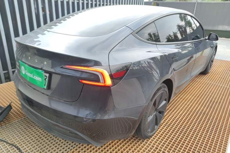 Used Tesla Model 3 2023 Rear-Wheel-Drive Version Rear Right 45 Deg