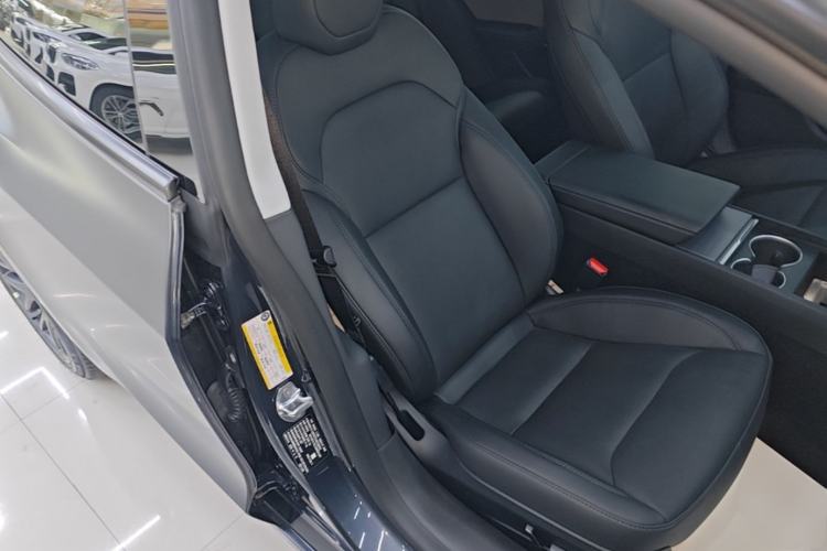 Used Tesla Model 3 2023 Rear-Wheel-Drive Version Right Front Seat