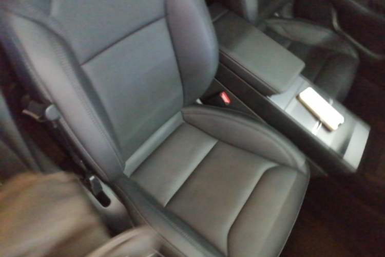 Used Tesla Model 3 2023 Long-Range All-Wheel-Drive Version Right Front Seat