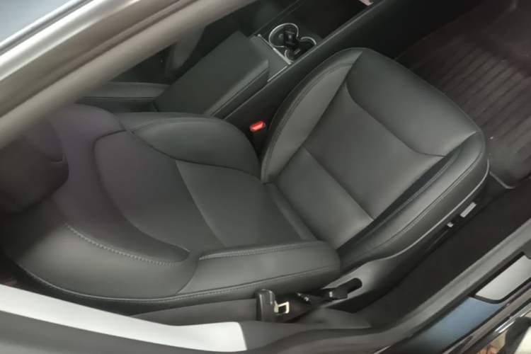 Used Tesla Model 3 2023 Rear-Wheel-Drive Version Right Front Seat