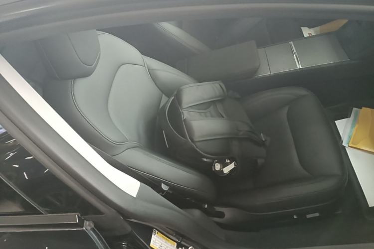 Used Tesla Model 3 2023 Rear-Wheel-Drive Version Right Front Seat