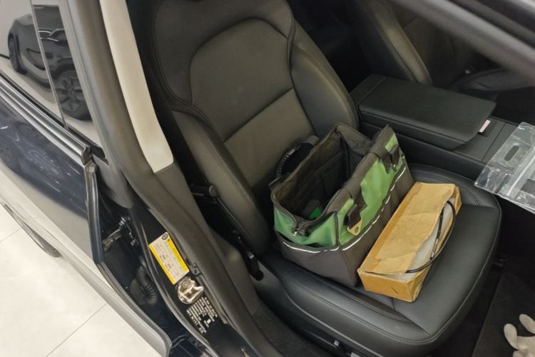 Used Tesla Model 3 2023 Rear-Wheel-Drive Version Right Front Seat