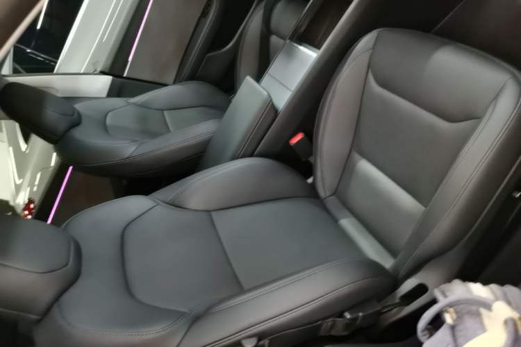 Used Tesla Model 3 2023 Rear-Wheel-Drive Version Right Front Seat