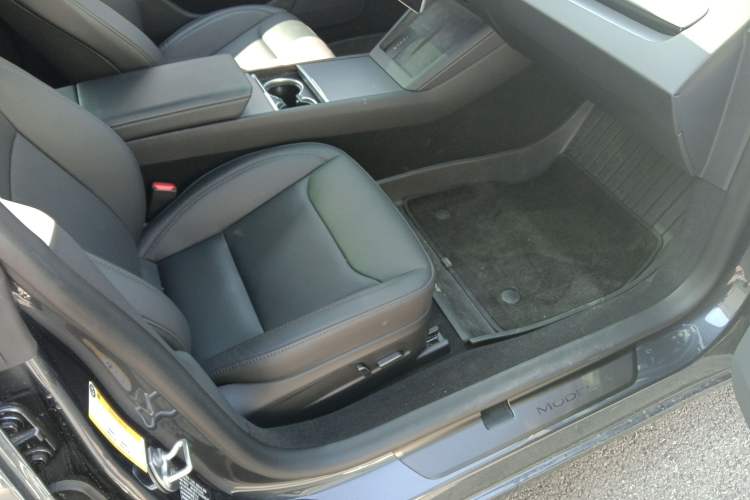 Used Tesla Model 3 2023 Rear-Wheel-Drive Version Right Front Seat