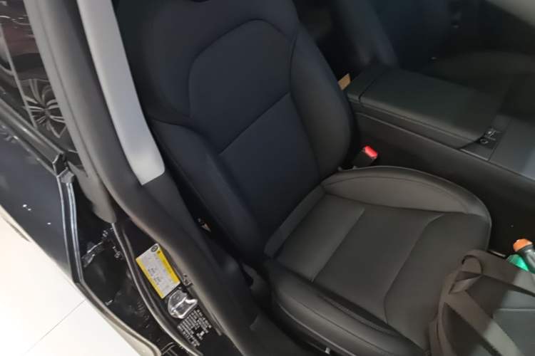 Used Tesla Model 3 2023 Rear-Wheel-Drive Version Right Front Seat
