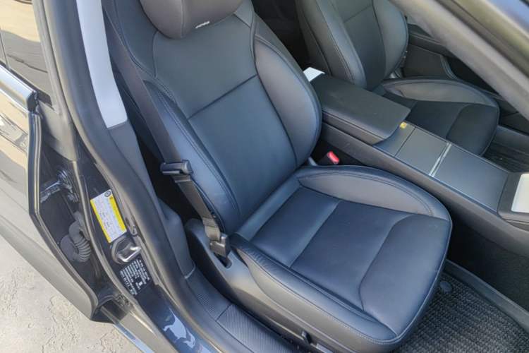 Used Tesla Model 3 2023 Rear-Wheel-Drive Version Right Front Seat
