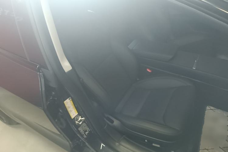 Used Tesla Model 3 2023 Rear-Wheel-Drive Version Right Front Seat