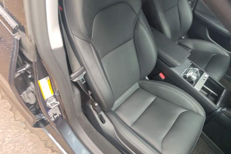 Used Tesla Model 3 2023 Rear-Wheel-Drive Version Right Front Seat