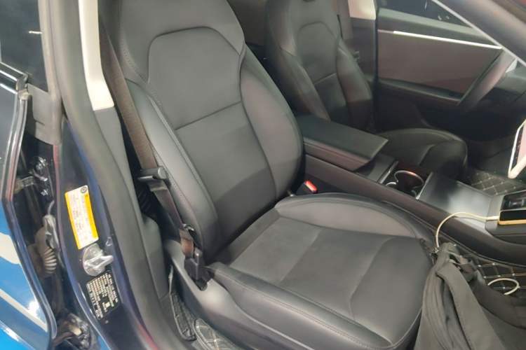 Used Tesla Model 3 2023 Rear-Wheel-Drive Version Right Front Seat