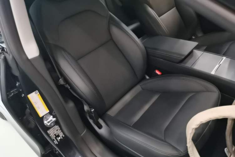 Used Tesla Model 3 2023 Rear-Wheel-Drive Version Right Front Seat