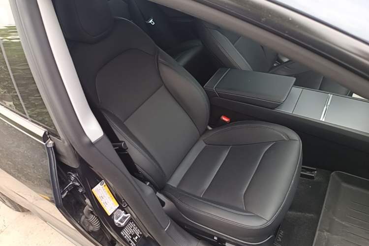Used Tesla Model 3 2023 Rear-Wheel-Drive Version Right Front Seat